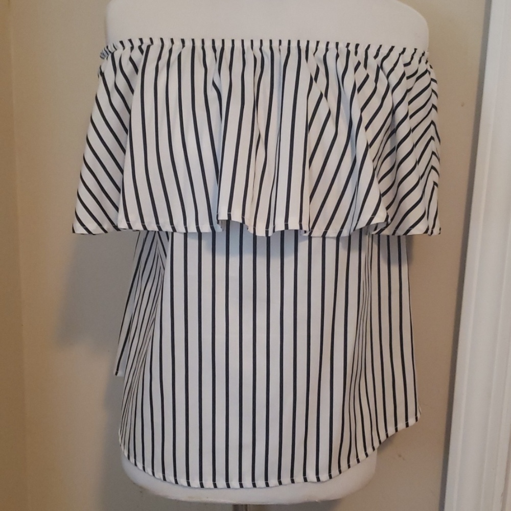 Off shoulder ruffle top